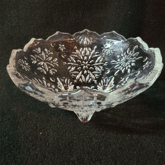 Mikasa Clear Crystal 3 Footed Dish Snowflake Christmas Clear Candy Bow' 960/210 - Picture 2 of 8